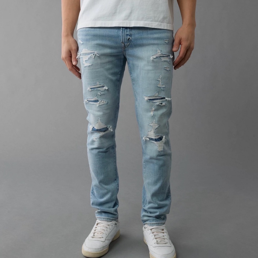 American Eagle Light Wash Patched Skinny Jeans 28W 32L